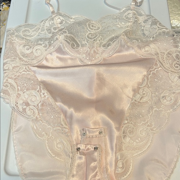 Vintage Delicates light pink polyester satin lace chemise size M - Picture 15 of 16